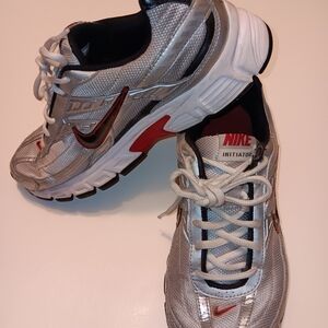 2017 Nike Initiator Running Shoes (394055-001) Preowned Men's Sz 7/Women's Sz8.5